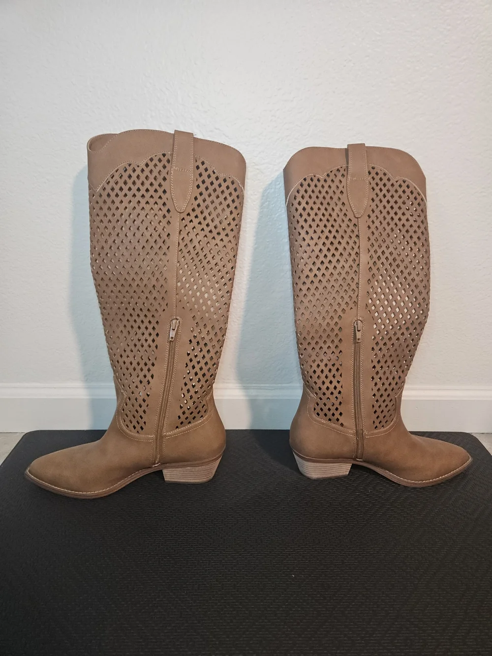 👢 DV by Dolce Vita Kaidence Tan Laser Cut Western Knee High Boots Size 8.5